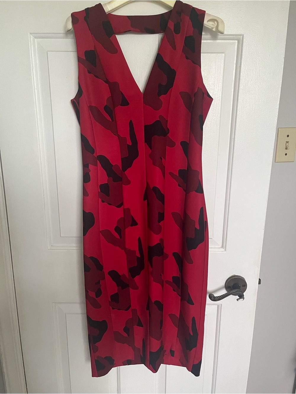 NWT H&M Red and Black Sleeveless V-Neck Midi Dress